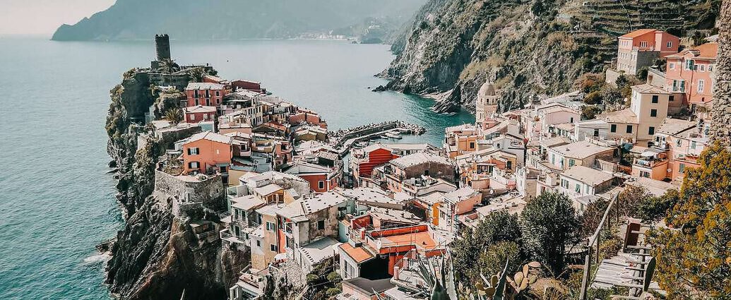 Bild einer italienischen Küstenstadt.