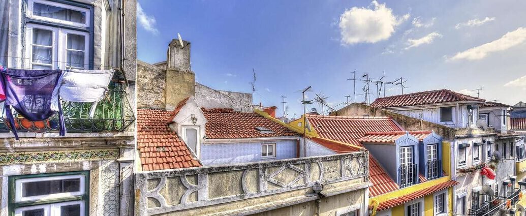 Ein Bild von den Häusern von Bairro Alto