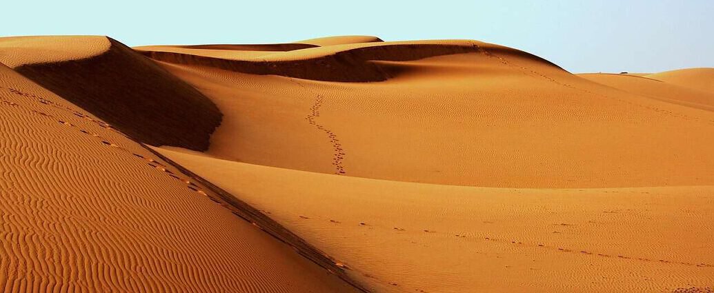 Ein Bild von Dünen in Douz, Tunesien.