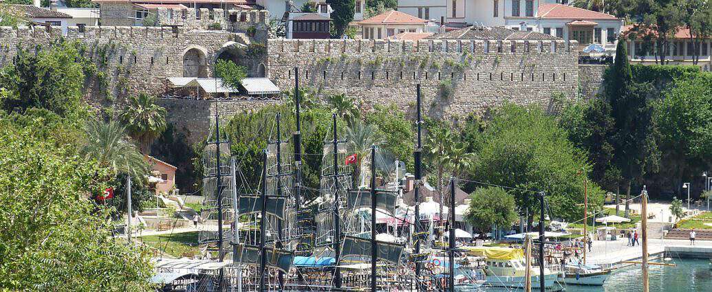 Ein schöner ausblick auf dem Hafen von Antalya