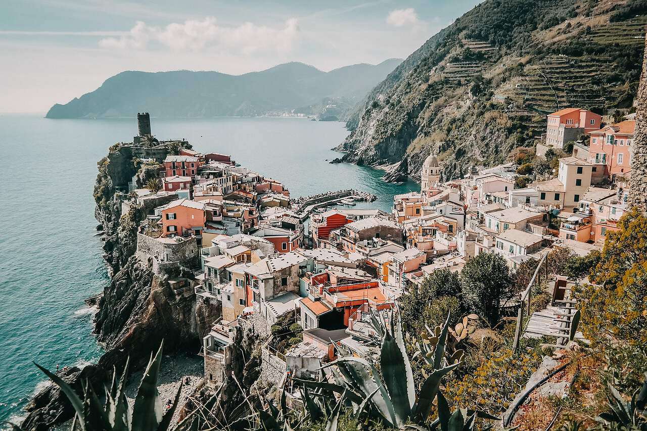 Bild einer italienischen Küstenstadt.