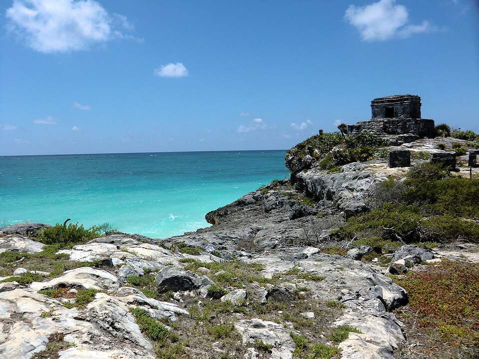 Ein Bild von Tulum in Mexiko mit Blick auf den Strand.