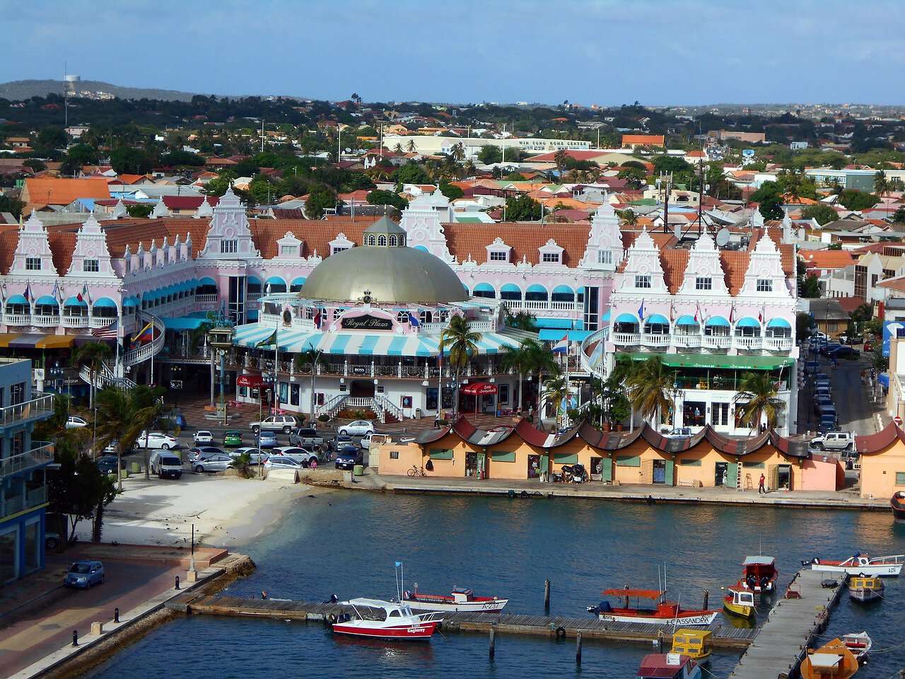 Ein Bild von Aruba eine Karibik Insel mit Fair.